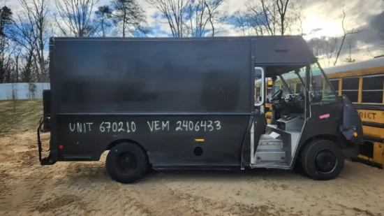 Picture of 2009-freightliner-mt45-chassis-truck-delivery